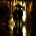 Yağmurda yürüyen çift