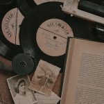 Plak, fotoğraf ve kitap